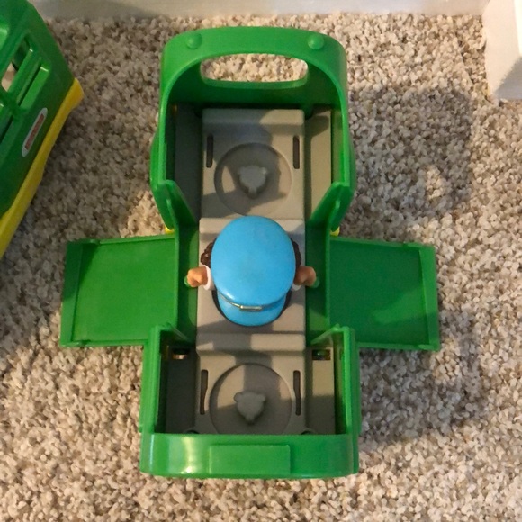 Fisher-Price Little People Friendly Passengers Train - Picture 5 of 10